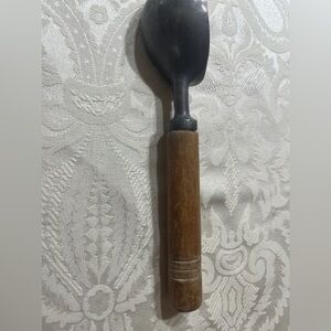 Vintage WOODEN HANDLE ICE CREAM SCOOP $5.00